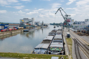 Güterumschlag im Osthafen des bayernhafen Regensburg