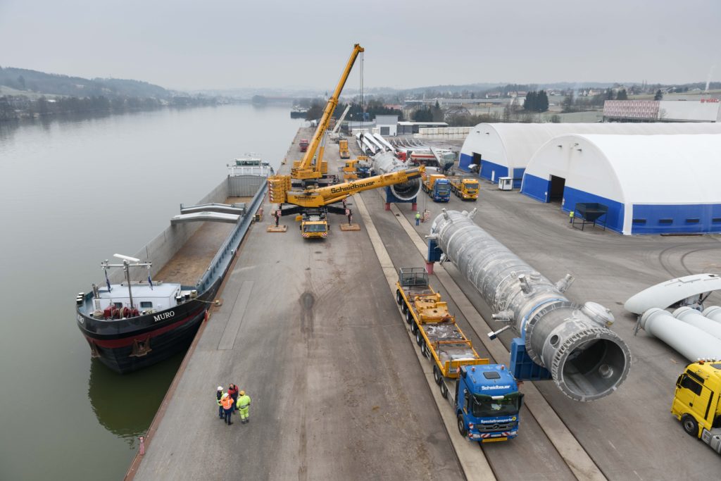 Umschlag Schwergut Mobilkran bayernhafen Passau