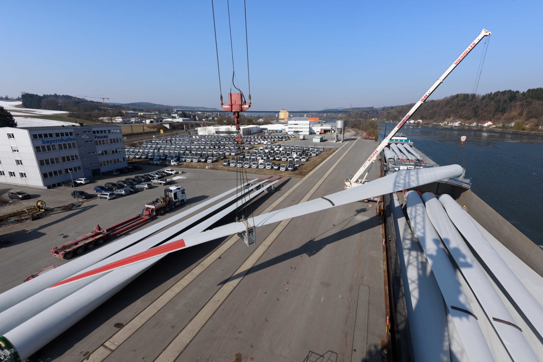 Windkraft Flügel Schwergut Umschlag bayernhafen Passau