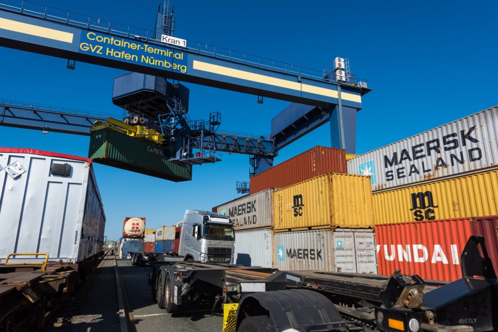 Terminal Kombinierter Verkehr bayernhafne Nürnberg LKW Container Bahn