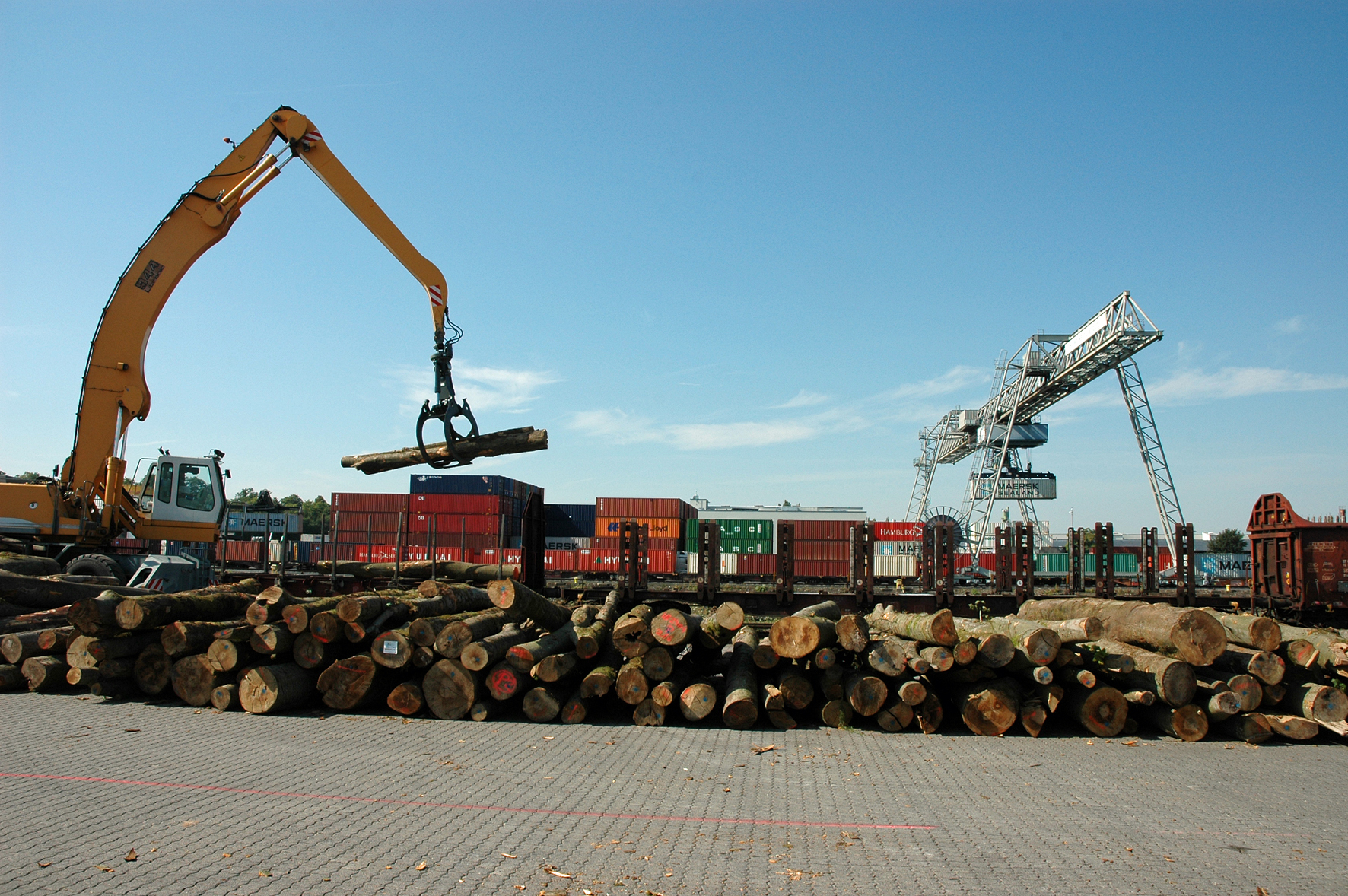 Umschlag Holz Container bayernhafen Aschaffenburg