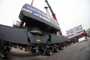 Montage Liebherr LHM420 bayernhafen Passau