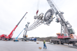 Montage Liebherr LHM420 bayernhafen Passau