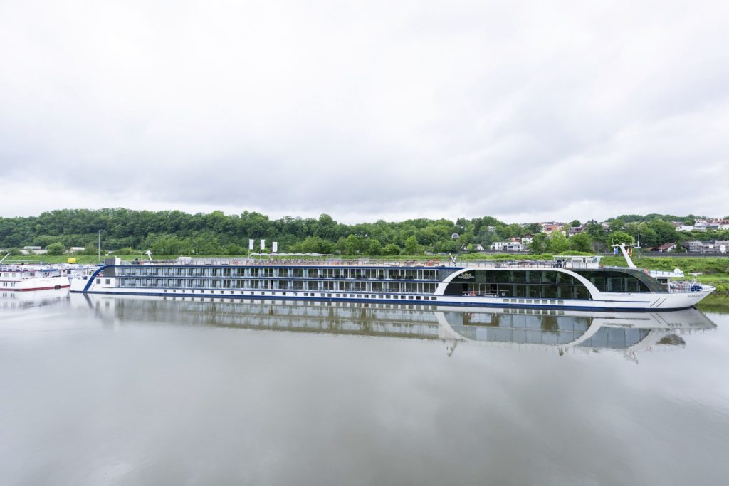 Flusskreuzfahrtschiffe bayernhafen Passau Racklau Ama Magna