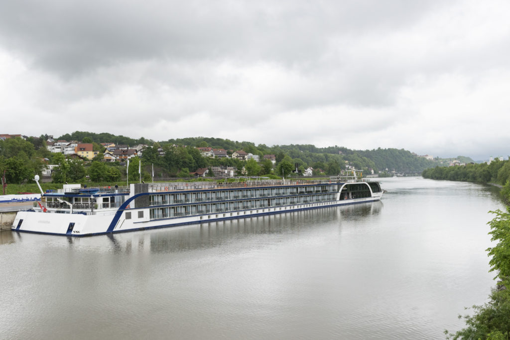Flusskreuzfahrtschiffe bayernhafen Passau Racklau Ama Magna