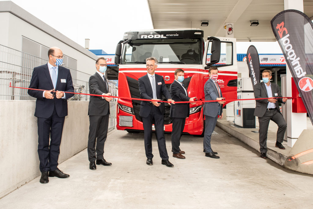 Photo opening of LNG filling station