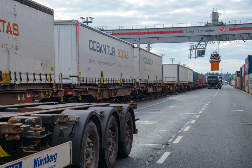 Zug Trailer TriCon Terminal bayernhafen Nürnberg