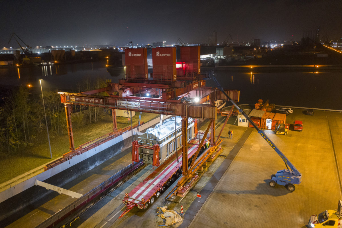 Handling of transformer at bayernhafen Nürnberg