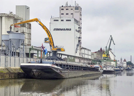 Freight handling at quay 4 bayernhafen Bamberg