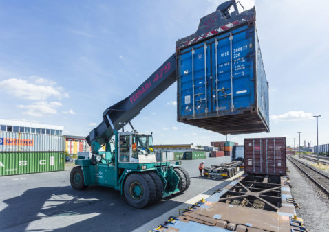 Reach stacker handles container baymodal Bamberg