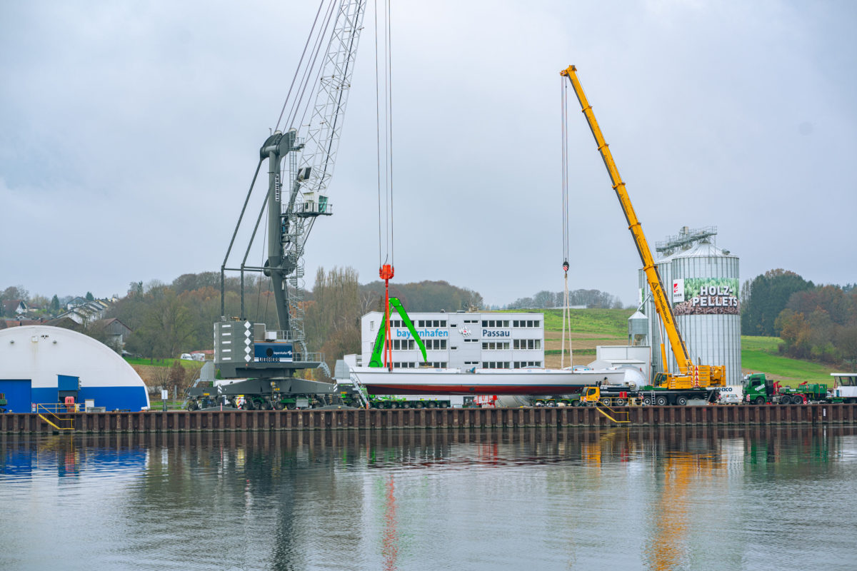 bayernhafen Passau heavy lift handling