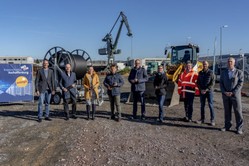 GRuppenbild Judith Gerlach Ansprache Glasfaserausbau Aschaffenburg