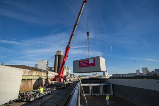 Handling of pre-fabricated garages ZAPF bayernhafen Bamberg