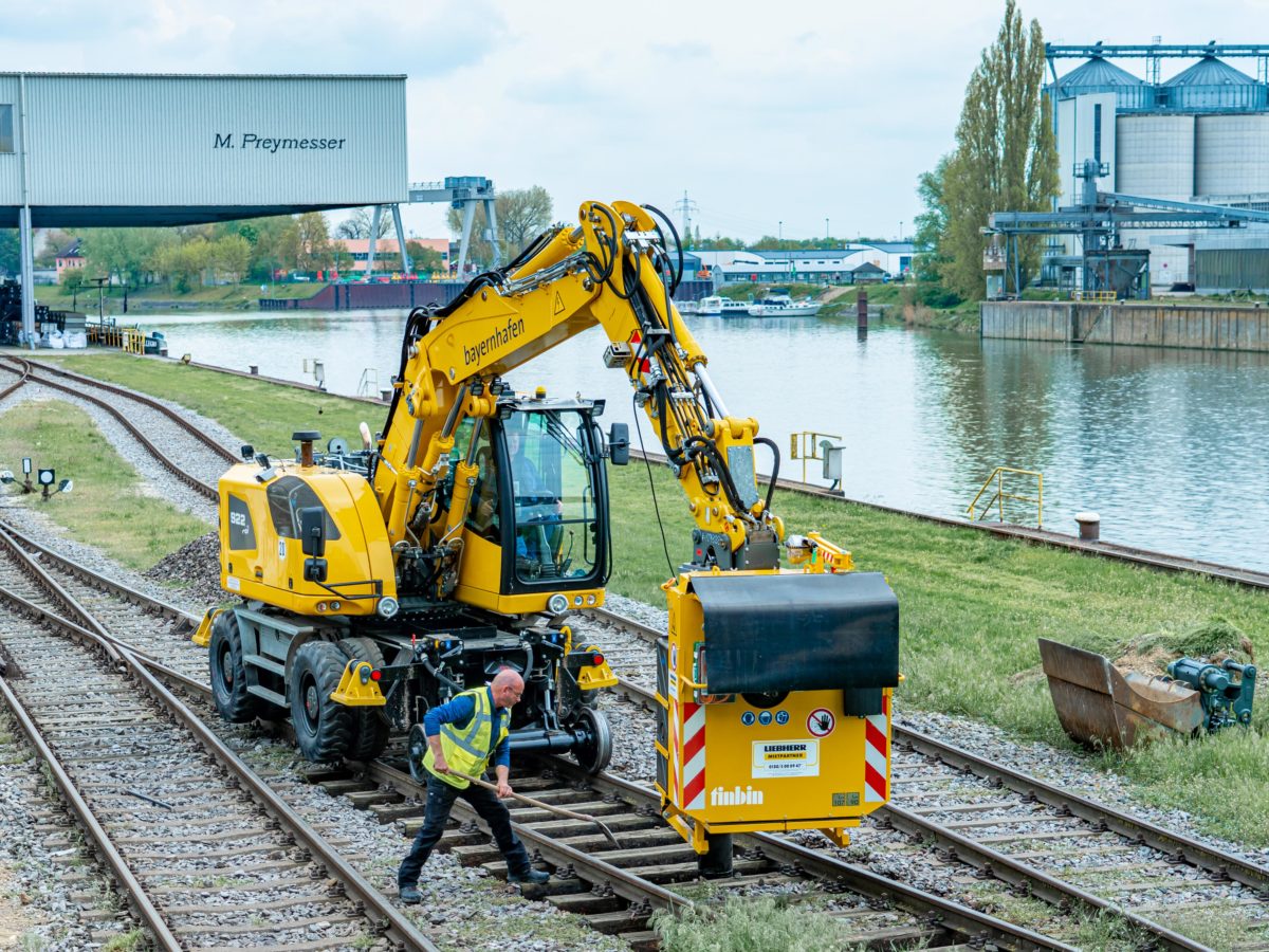 Road/rail excavator on port rail track