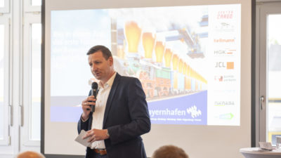 Redner mit Mikrofon