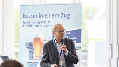 Redner mit Mikrofon