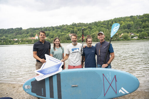 Gruppenbild mit Stand-Up-Paddle