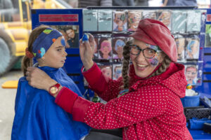 Besucher Hafenfest Kinderschminken