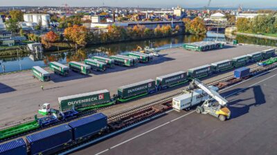 Terminal Verladung von Sattelaufliegern und Wechselbrücken auf einen Zug
